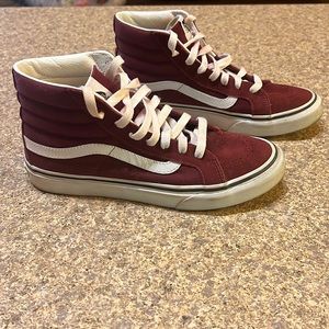 Vans sz 7.5 women, 6 men. Burgundy,  excellent condition. Barely worn